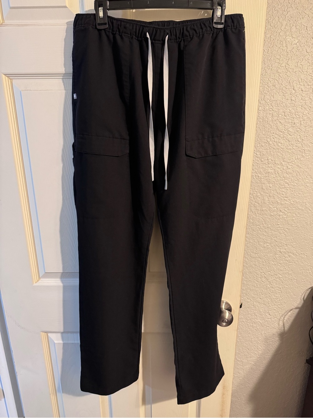 Womenās figs technical bottoms